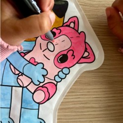 Realikids Cam Mini Rose x Bluey Juego hinchable para colorear y bingo ARA Creative